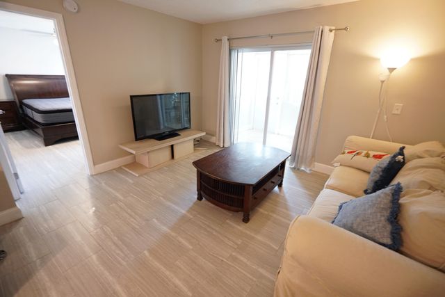 3000 E Sunrise Lakes Boulevard 123, Sunrise, FL 33322