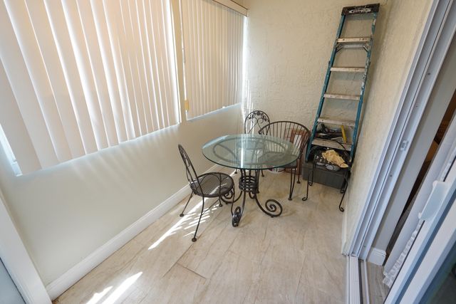 3000 E Sunrise Lakes Boulevard 123, Sunrise, FL 33322