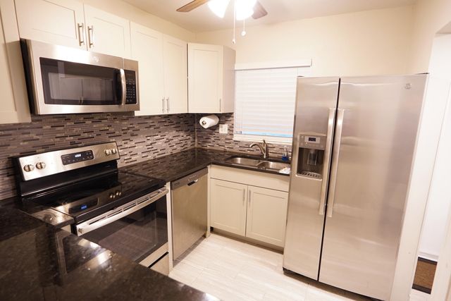 3000 E Sunrise Lakes Boulevard 123, Sunrise, FL 33322