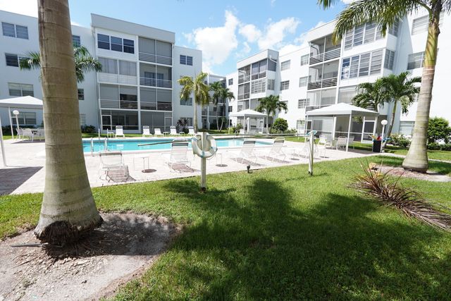3000 E Sunrise Lakes Boulevard 123, Sunrise, FL 33322