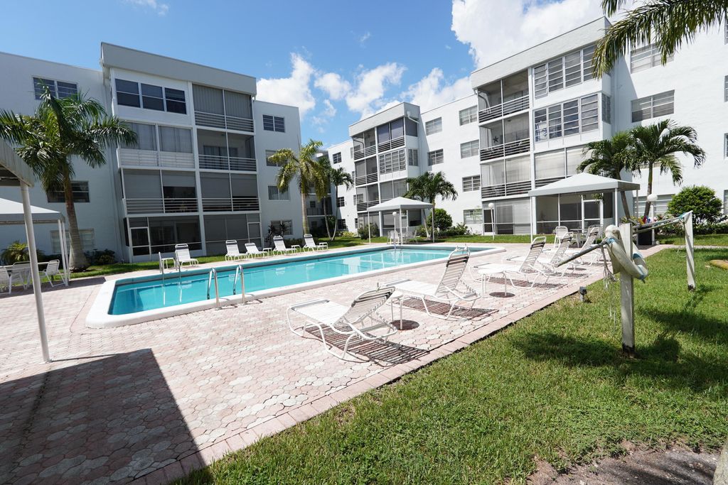 3000 E Sunrise Lakes Boulevard 123, Sunrise, FL 33322