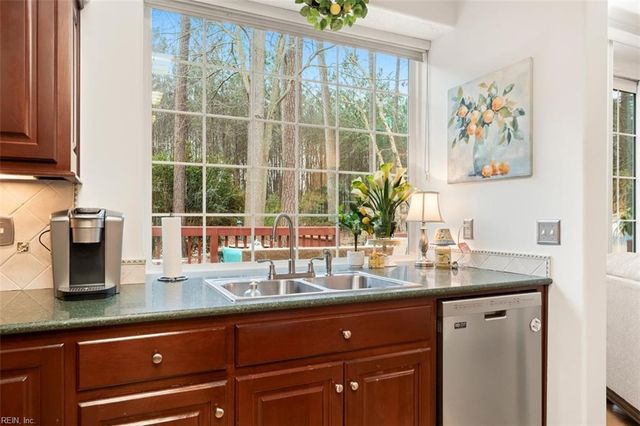 124 Spoon CT, Yorktown, VA 23693