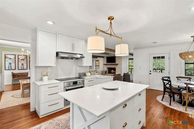 301 Medlin Creek Loop, Dripping Springs, TX 78620