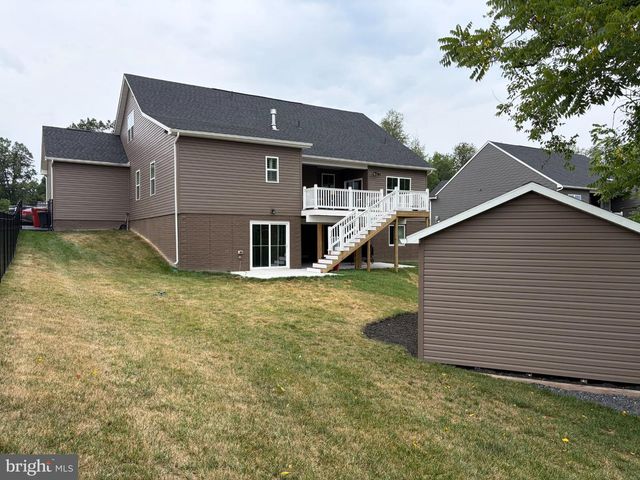 1601 SHANNON DR S, Greencastle, PA 17225