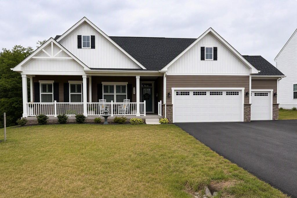 1601 SHANNON DR S, Greencastle, PA 17225