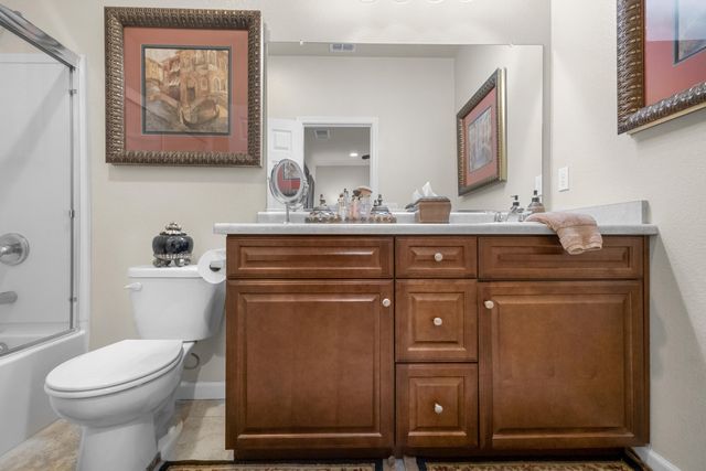 2327 W Flagstaff Court, Visalia, CA 93291