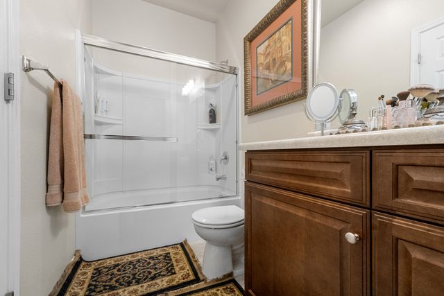 2327 W Flagstaff Court, Visalia, CA 93291