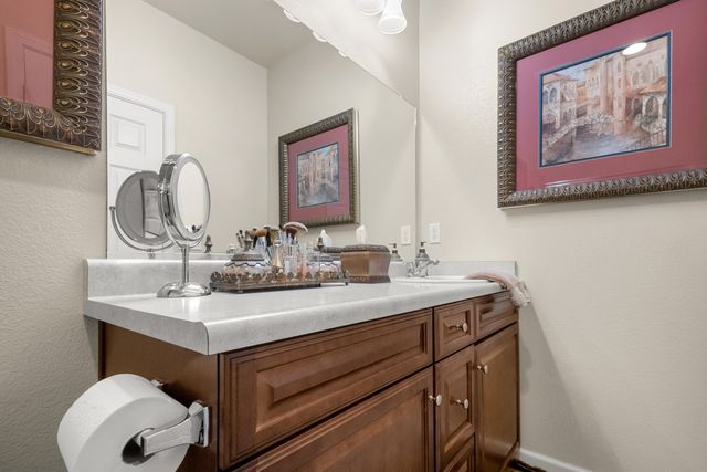 2327 W Flagstaff Court, Visalia, CA 93291