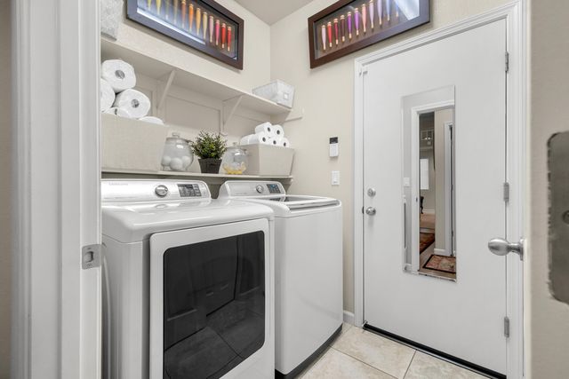 2327 W Flagstaff Court, Visalia, CA 93291