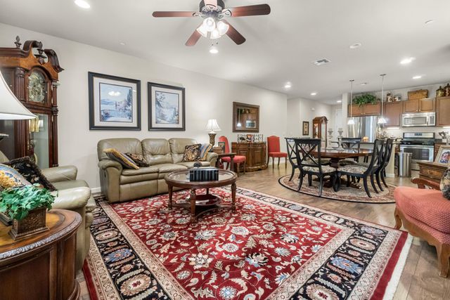 2327 W Flagstaff Court, Visalia, CA 93291