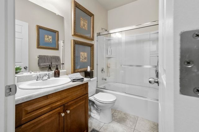 2327 W Flagstaff Court, Visalia, CA 93291