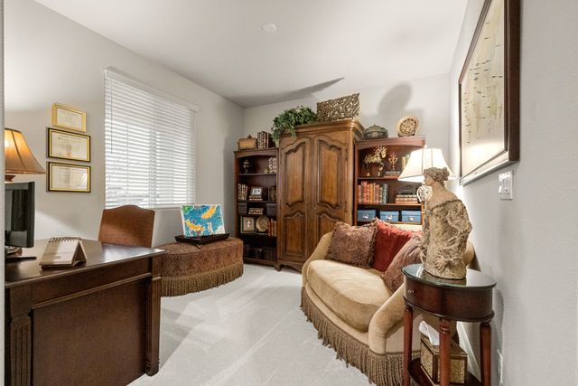 2327 W Flagstaff Court, Visalia, CA 93291