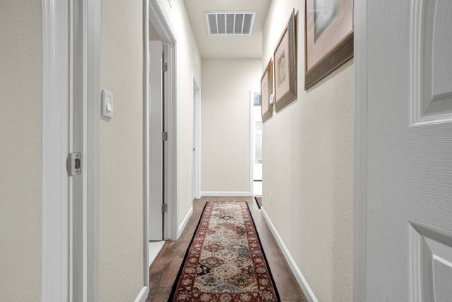 2327 W Flagstaff Court, Visalia, CA 93291