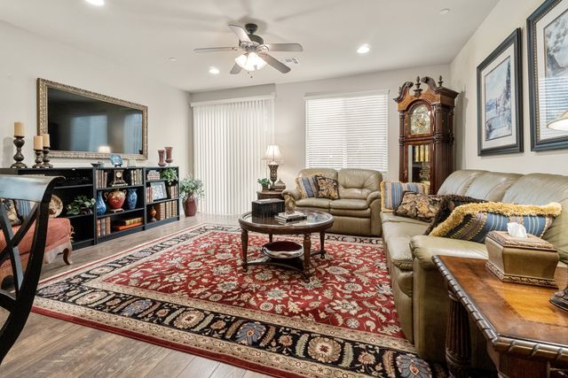 2327 W Flagstaff Court, Visalia, CA 93291