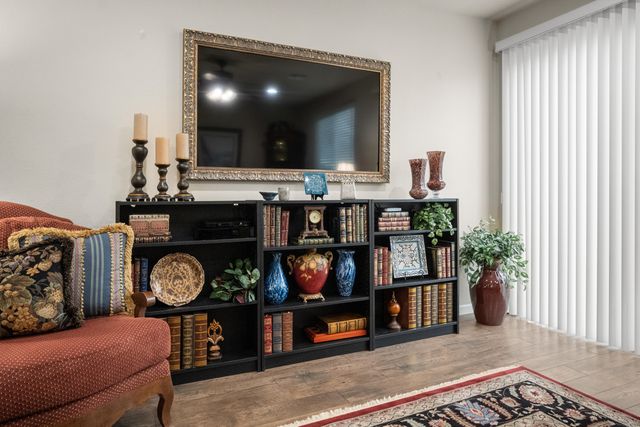 2327 W Flagstaff Court, Visalia, CA 93291