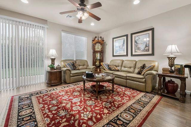 2327 W Flagstaff Court, Visalia, CA 93291