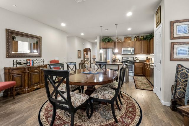 2327 W Flagstaff Court, Visalia, CA 93291