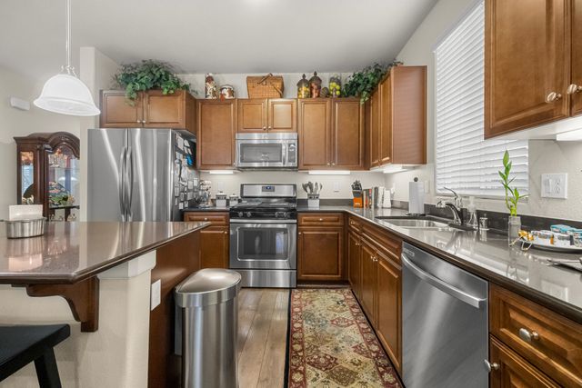 2327 W Flagstaff Court, Visalia, CA 93291