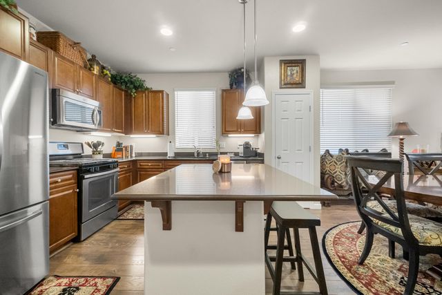 2327 W Flagstaff Court, Visalia, CA 93291