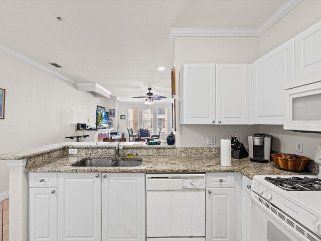 2731 VIA CAPRI 925, Clearwater, FL 33764