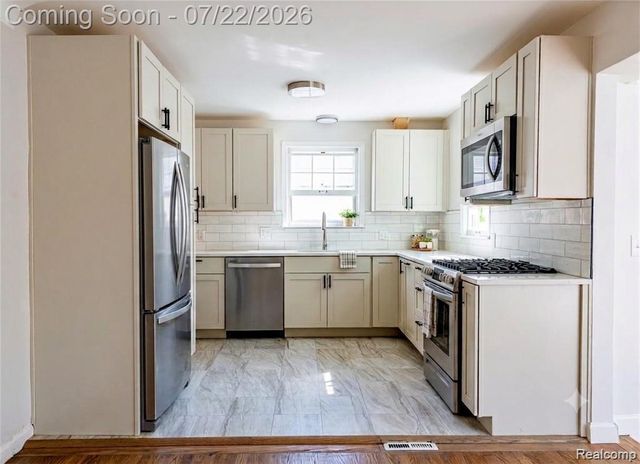 10425 Elgin Avenue, Huntington Woods, MI 48070