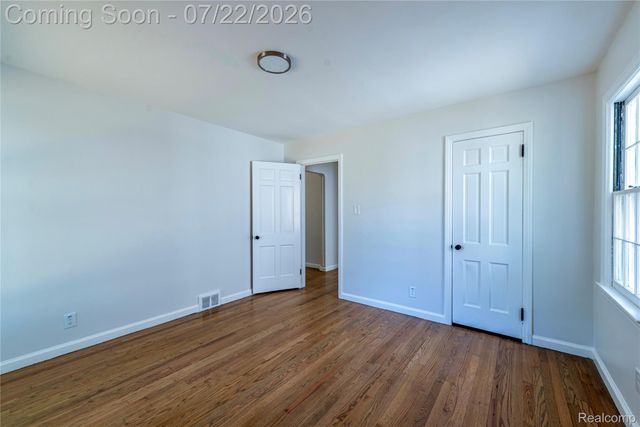 10425 Elgin Avenue, Huntington Woods, MI 48070