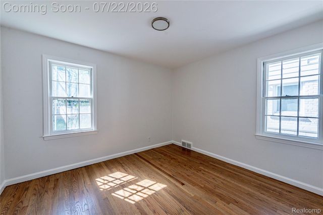 10425 Elgin Avenue, Huntington Woods, MI 48070