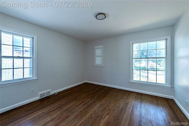 10425 Elgin Avenue, Huntington Woods, MI 48070
