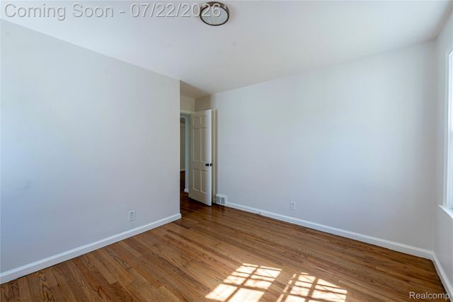 10425 Elgin Avenue, Huntington Woods, MI 48070