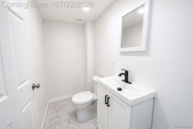 10425 Elgin Avenue, Huntington Woods, MI 48070