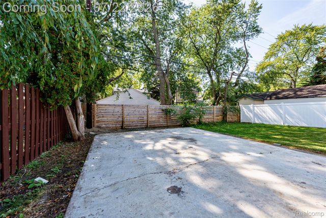 10425 Elgin Avenue, Huntington Woods, MI 48070