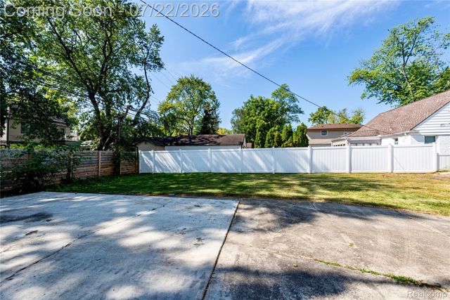 10425 Elgin Avenue, Huntington Woods, MI 48070