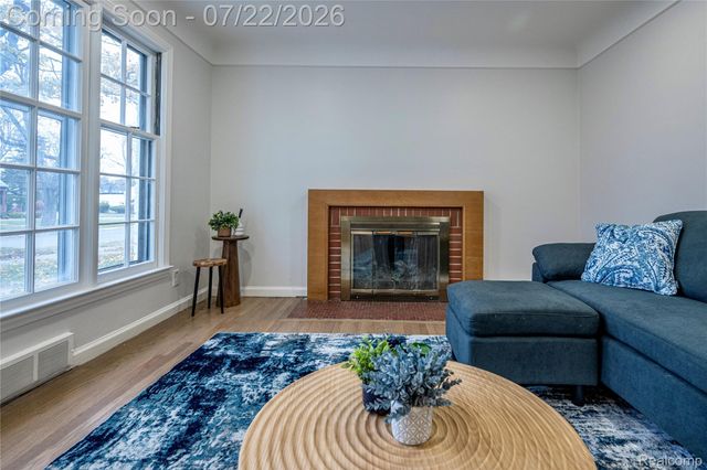 10425 Elgin Avenue, Huntington Woods, MI 48070
