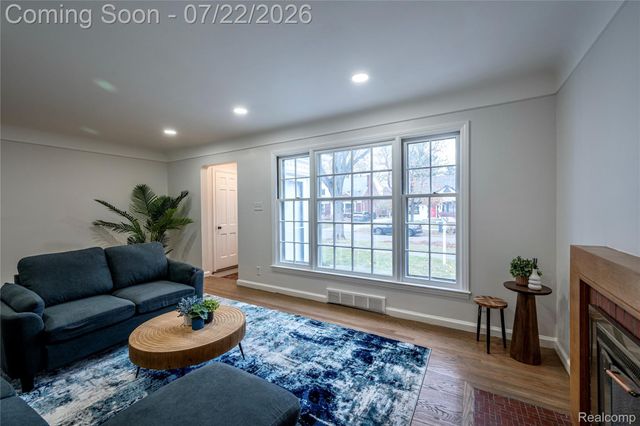 10425 Elgin Avenue, Huntington Woods, MI 48070