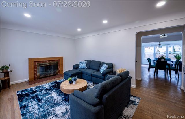 10425 Elgin Avenue, Huntington Woods, MI 48070