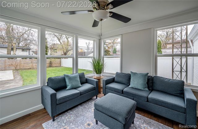 10425 Elgin Avenue, Huntington Woods, MI 48070