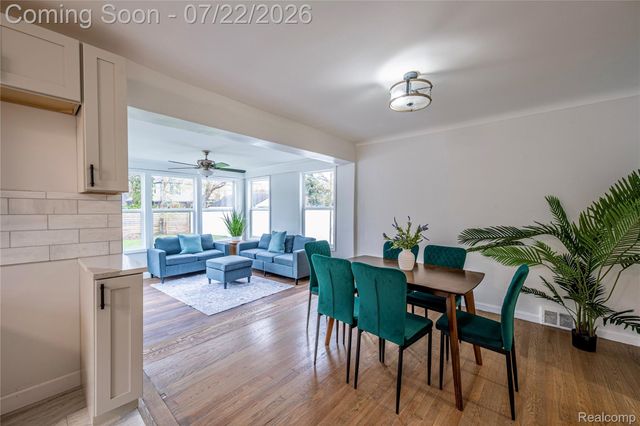 10425 Elgin Avenue, Huntington Woods, MI 48070