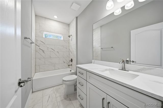 32 Glenridge Circle, Homosassa, FL 34446