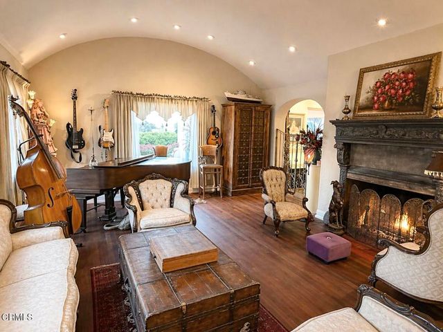63 Lincoln Drive, Ventura, CA 93001
