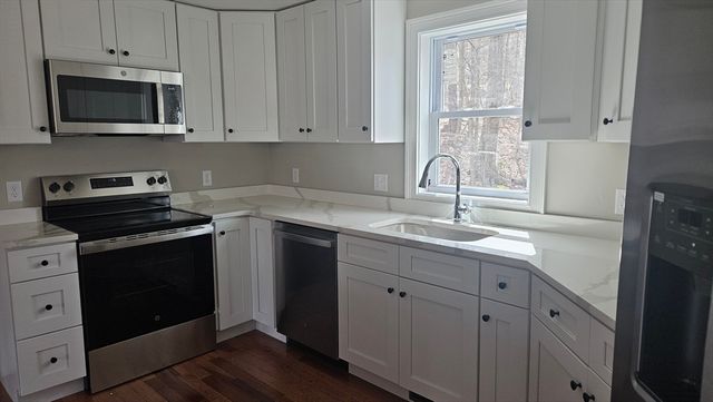 04 Aurora Street, Worcester, MA 01607