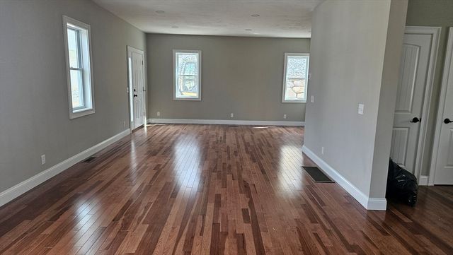 04 Aurora Street, Worcester, MA 01607