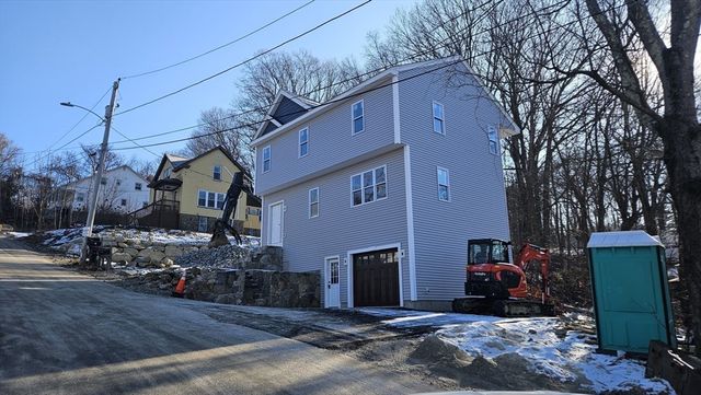 04 Aurora Street, Worcester, MA 01607