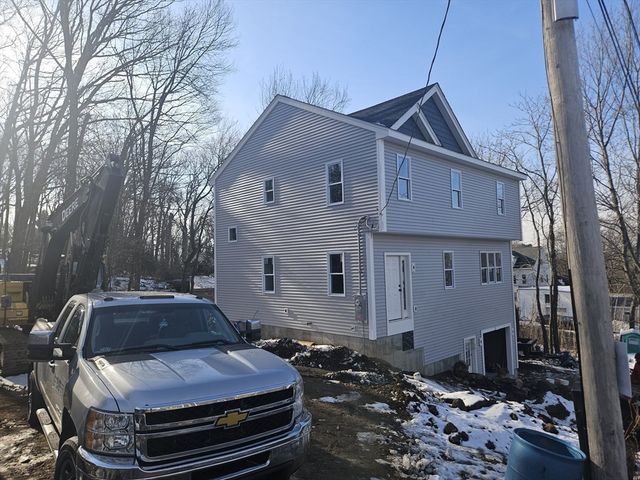 04 Aurora Street, Worcester, MA 01607