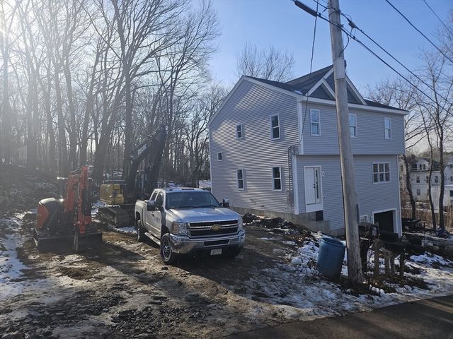 04 Aurora Street, Worcester, MA 01607