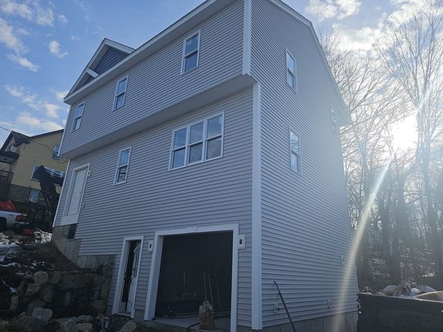04 Aurora Street, Worcester, MA 01607