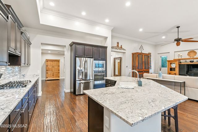 2198 E Madera Plateau Drive, Green Valley, AZ 85614