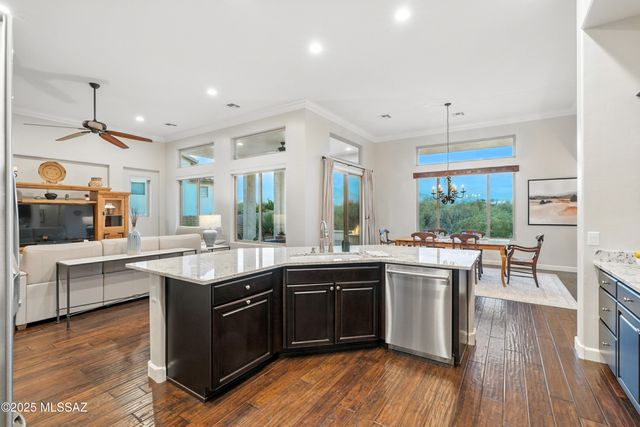 2198 E Madera Plateau Drive, Green Valley, AZ 85614