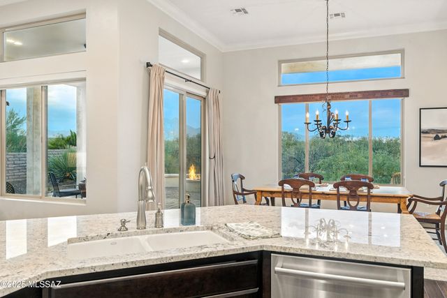 2198 E Madera Plateau Drive, Green Valley, AZ 85614