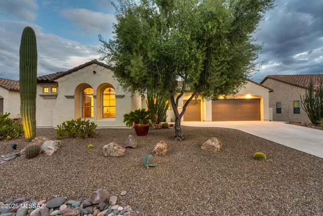 2198 E Madera Plateau Drive, Green Valley, AZ 85614