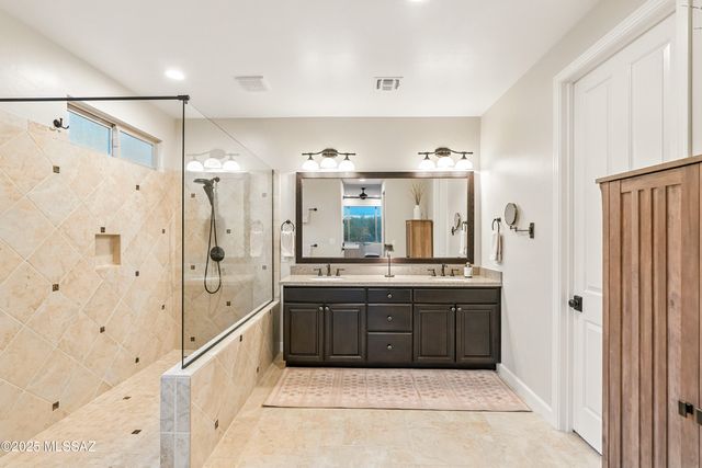 2198 E Madera Plateau Drive, Green Valley, AZ 85614